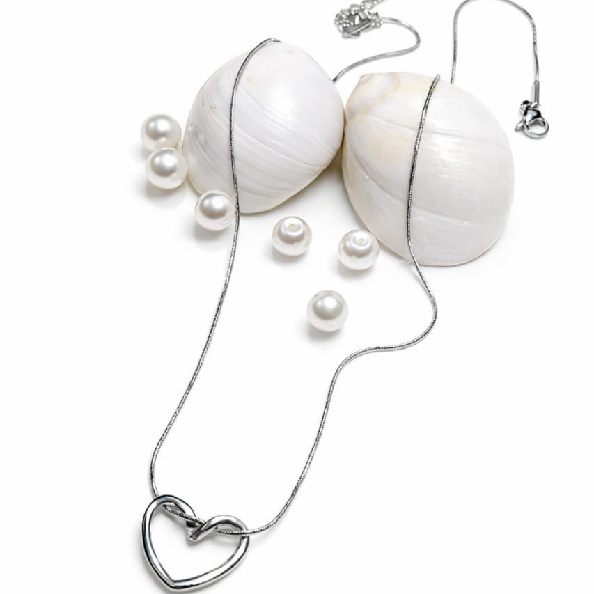 KNOT HEART NECKLACE