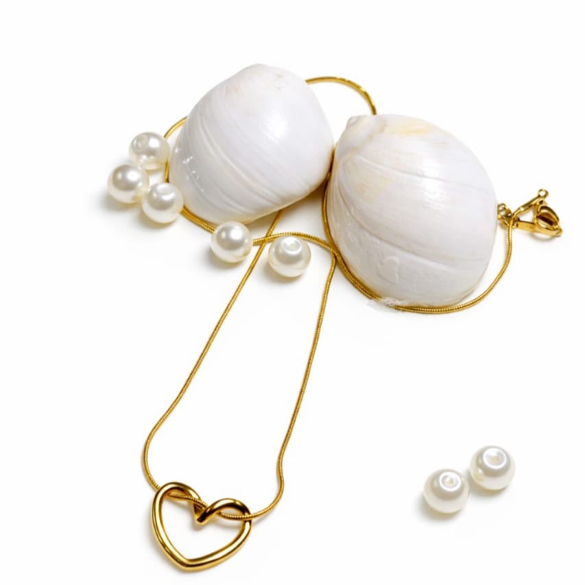 KNOT HEART NECKLACE